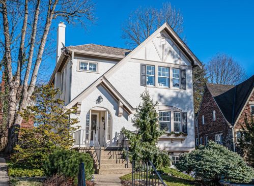 1004 Crest Cir, Cincinnati, OH 45208-3106