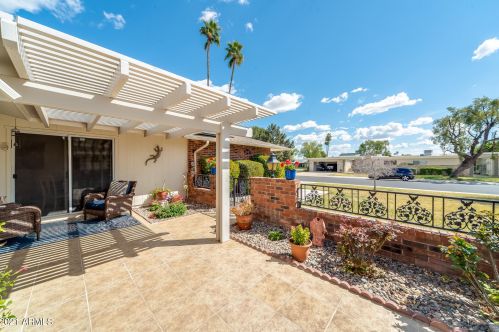 10202 Highwood Ln, Sun City, AZ 85373-1636