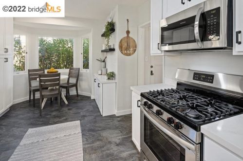 899 Glendome Cir, Oakland CA 94602-1413 exterior