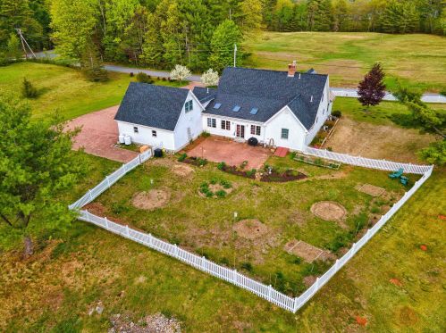 19 Cross Rd, Groton, NH 03241-7405