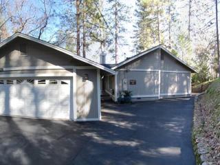 12941 Mueller Dr, Groveland, CA 95321-9358
