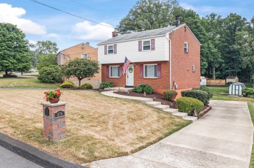 878 Blue Ridge Rd, Pittsburgh, PA 15239-2805