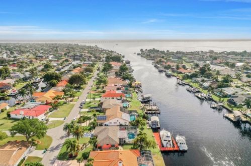 2006 28th St, Cape Coral, FL 33909-4579
