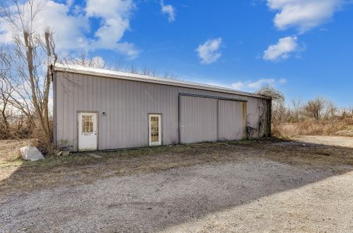 7186 National Rd, Brookville OH  45309-8784 exterior