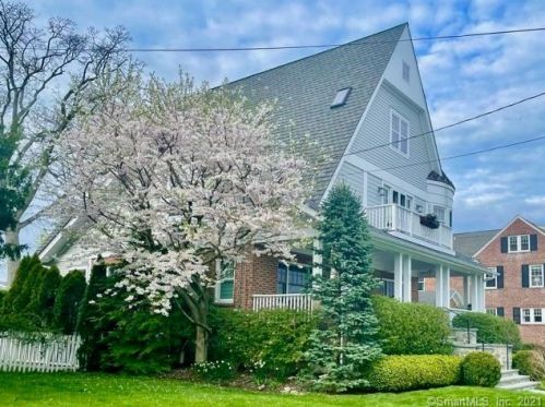 54 Lanark Rd, Stamford, CT 06902-7820