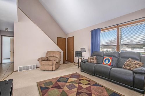 2230 Miller Ct, Mishawaka, IN 46544-3430