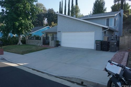 27067 Alabastro Dr, Santa Clarita CA  91354-2215 exterior