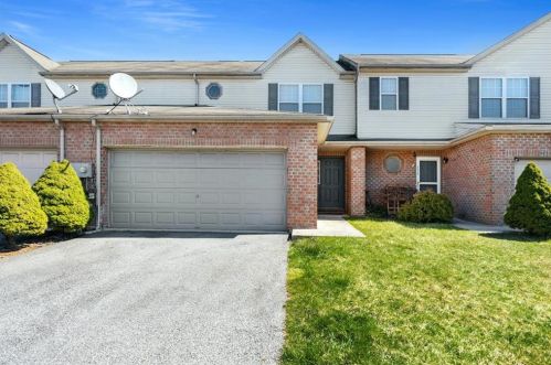 2580 Gillian Ln, Easton, PA 18040-5820