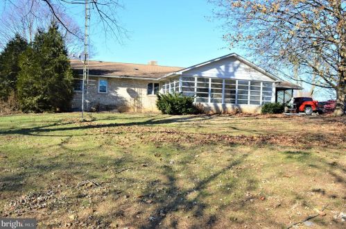 1408 Walnut Bottom Rd, Carlisle PA  17015-9145 exterior