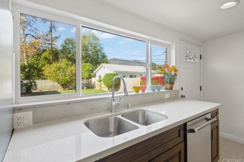 819 Glendale Ave, Glendale CA 91205-3316 exterior