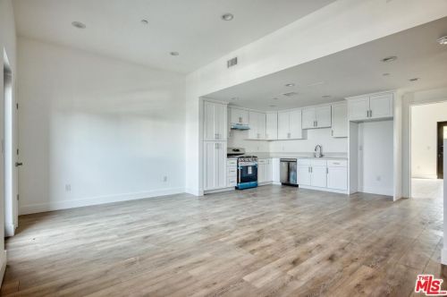 6100 Beach Blvd, Buena Park, CA 90621-4211