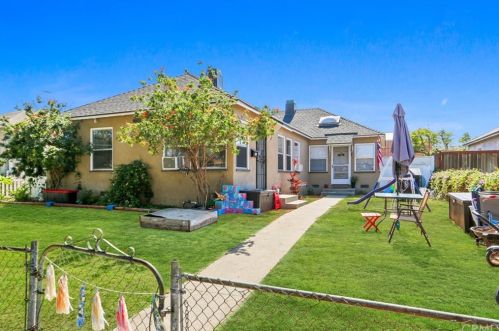 2221 Euclid Ave, Long Beach, CA 90815-2518