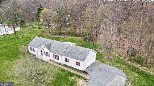 60 Cold Springs Rd, Carlisle PA 17015-9113 exterior