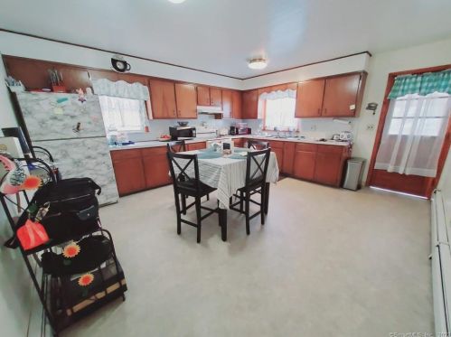 596 Fairfield Ave, Stamford, CT 06902-7525