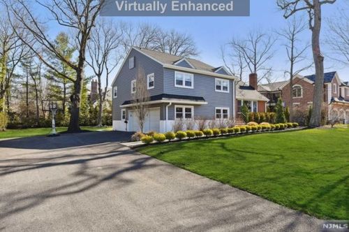 3 Karens Ln, Englewood, NJ 07632-1905