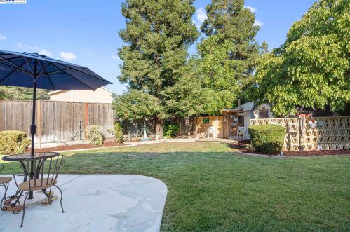 7793 Peppertree Rd, Pleasanton CA  94568-1348 exterior