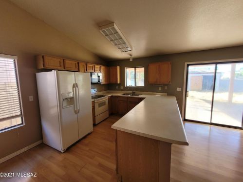 8006 New Abbey Dr, Tucson, AZ 85747-9292