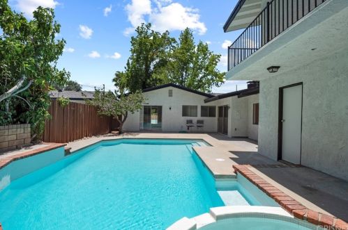 3653 El Caminito, Glendale CA 91214-1716 exterior