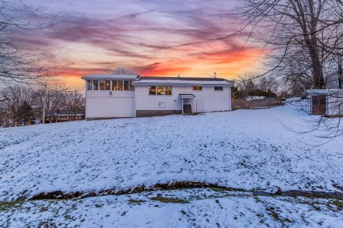 446 Laury Ln, New Wilmington, PA 16142-1421