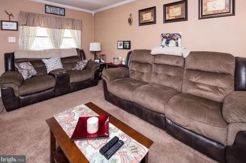 205 James Pl, New Castle, DE 19720-3311