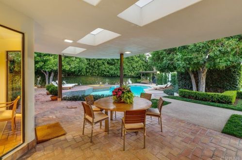 5242 Amestoy Ave, Van Nuys CA 91406-2112 exterior