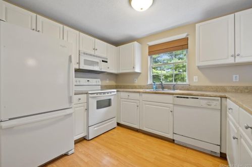 2206 Meadowview Dr, East Windsor, CT 06088-9121