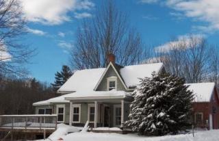 70 Concord Stage Rd, Weare, NH 03281-4610