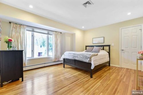 28 Iris Cir, Ridgewood NJ  07452-3428 exterior