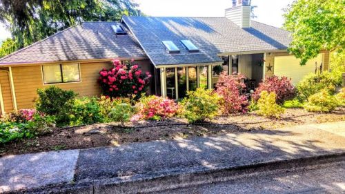 406 30th St, Philomath, OR 97370-9372