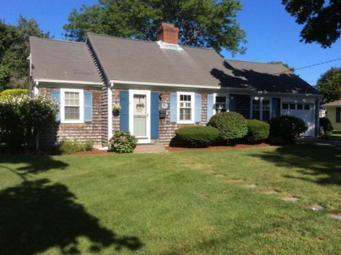 101 Allen Ave, Falmouth, MA 02540-3103