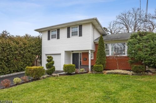 492 Ragland Dr, Roselle Park, NJ 07204-2418