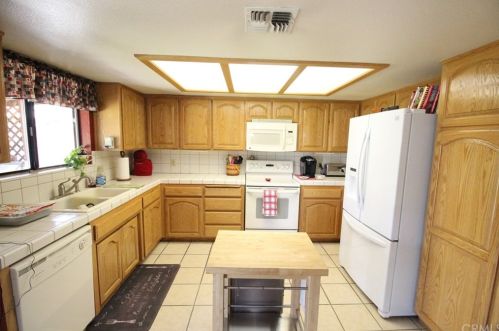 4005 Vance Ave, Bakersfield, CA 93313-3561