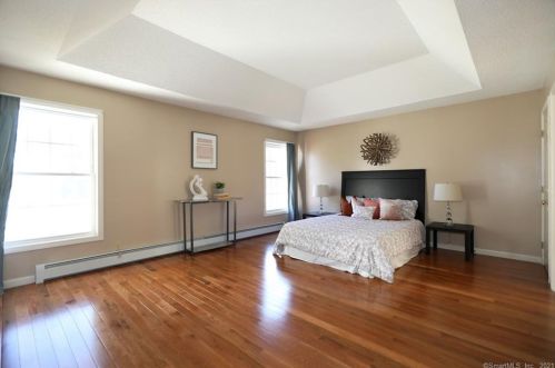 60 Berrios Hl Rd, Windsor CT 06095-1000 exterior