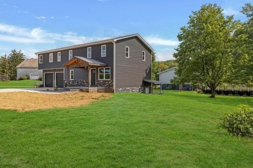 101 Lindy St, Beaver Falls, PA 15010-1637