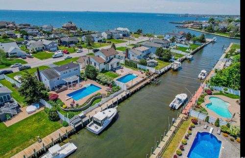 513 Devon Pl, West Islip, NY 11795-4717