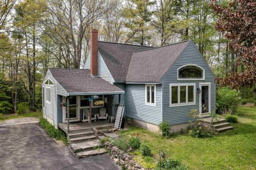 22 Hillside Dr, Raymond, NH 03077-2469