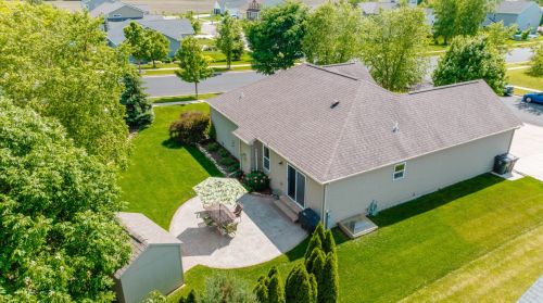 362 Oakbrook Dr, Lake Mills, WI 53551-1947
