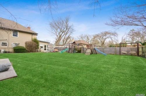 563 Linda Ln, Woodsburgh NY  11598-1524 exterior