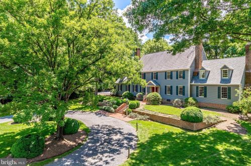 111 Commonage Dr, Great Falls, VA 22066-3226