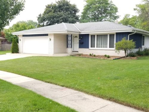 6128 Twin Oak Dr, Greendale WI  53129-2663 exterior