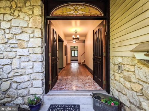 619 Davis Rd, Cheltenham PA  19012-1636 exterior