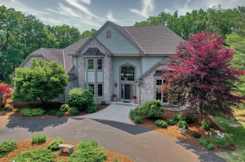 855 Woodthrush Ln, Colgate, WI 53017-9712