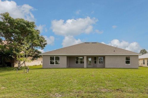 553 Azine Ave, Fort Pierce, FL 34983-8728