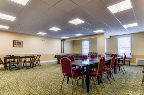 307 Regency Pl, Woodbridge NJ  07095-1032 exterior