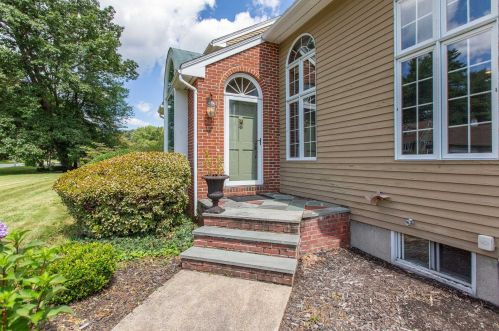 6 Birch Hill Rd, Salem NH  03079-3473 exterior