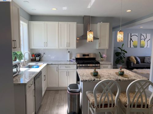 260 15th St, West Pittsburg, CA 94565-3805