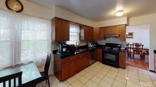 8 Oliver Ct, East Brunswick, NJ 08816-3839