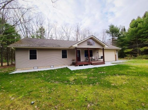69 Hartung Rd, Highland Lake, NY 12743-5005