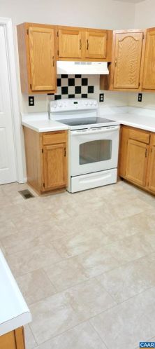 14 Riverwood Ct, Bybee VA  22963-3354 exterior