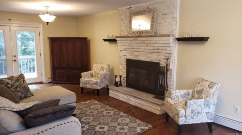 311 Aristotle Dr, Maybrook, NY 12543-1142